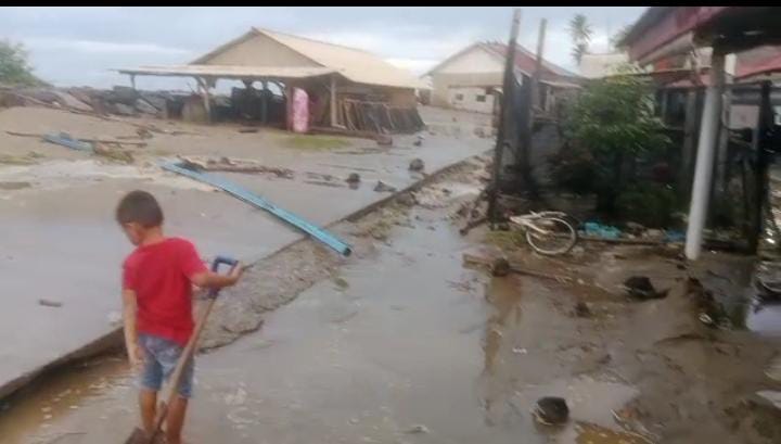 Banjir Rob di Pesisir Selatan, Air Laut Masuk ke Pemukiman, Satu Keluarga Mengungsi 1 IMG 20241016 WA0013