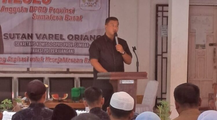 Warga Berharap DPRD Ikut Awasi Penyaluran Pupuk Bersubsidi 1 Reses— Anggota DPRD Provinsi Sumatera Barat Varel Oriano menggelar reses secara perorangan di Kantor Wali Nagari Koto Baru, Kecamatan Koto Baru, Kabupaten Dharmasraya.