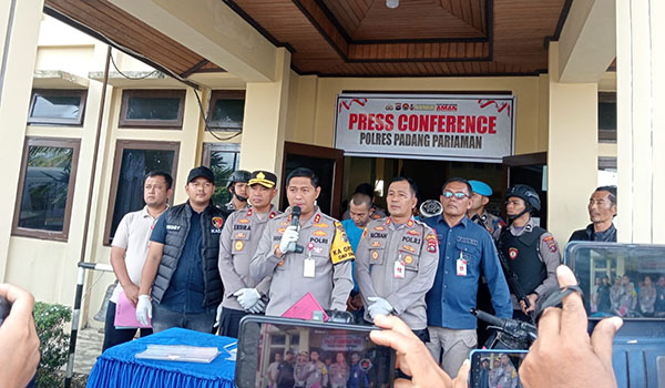 Terkuak!, In Dragon Mencuri sebelum Membunuh Nia, Beraksi bersama Paman dan Sepupu, Pompa Air Sekolah Diembat 1 TERLIBAT KASUS LAIN—
Kapolres Padangpariaman AKBP Faisol memaparkan kasus lain yang menjerat
In Dragon bersama paman dan sepupunya.