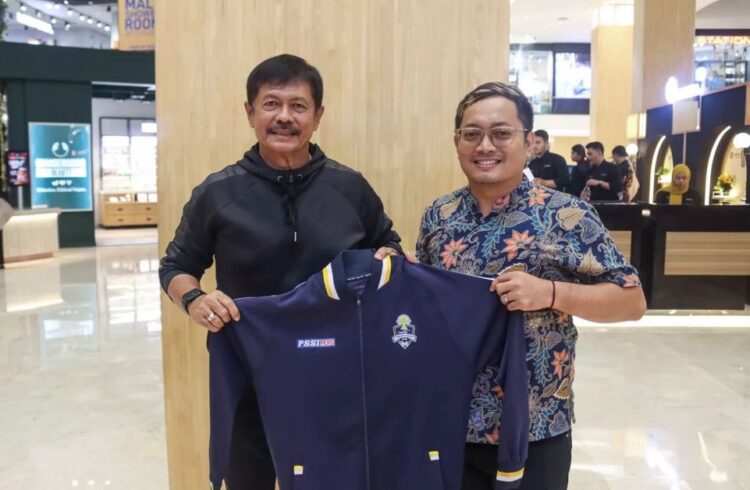 Indra Sjafri Dukung Mandiri Media Cup 2024 1 BERIKAN DUKUNGAN— Pelatih Timnas Indonesia U-20 Indra Sjafri memberikan dukungan penyelenggaraan Turnamen mini soccer bertajuk Mandiri Media Cup 2024 akan bergulir pada 28-30 Oktober.