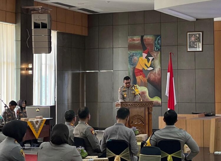 AUDIT— Irwasda Polda Sumbar Kombes Pol Prabowo Santoso, saat membuka Taklimat Awal Audit Kinerja Inspektorat Pengawasan Daerah (Itwasda) Polda Sumbar, di Mapolda Sumbar.