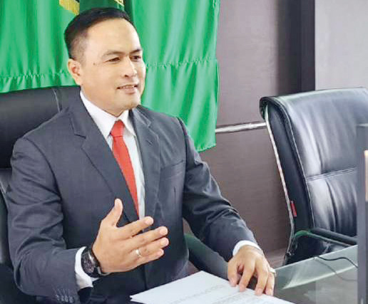 Jaksa Devitra Romiza Raih Gelar Doktor dengan Prestasi Cum Laude 1 UJIAN TERBUKA— Kepala seksi Ekonomi dan Keuangan pada Bidang Intelijen Kejaksaan Tinggi Sumatera Barat Devitra Romiza, saat mengikuti ujian terbuka promosi Doktor, pada Program Doktor Ilmu Hukum Fakultas Hukum UNISSULA Semarang, Sabtu (5/10).