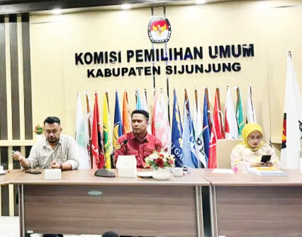 Jelang Pilkada Serentak 2024, KPU Sijunjung Buka Layanan Pindah Memilih 1 LAYANAN PINDAH MEMILIH— KPU Sijunjung tengah membuka layanan pindah memilih bagi masyarakat yang sudah terdaftar sebagai pemilih tetap di Pilkada serentak 2024. Layanan pindah memilih akan berlangsung hingga 20 November 2024 mendatang.