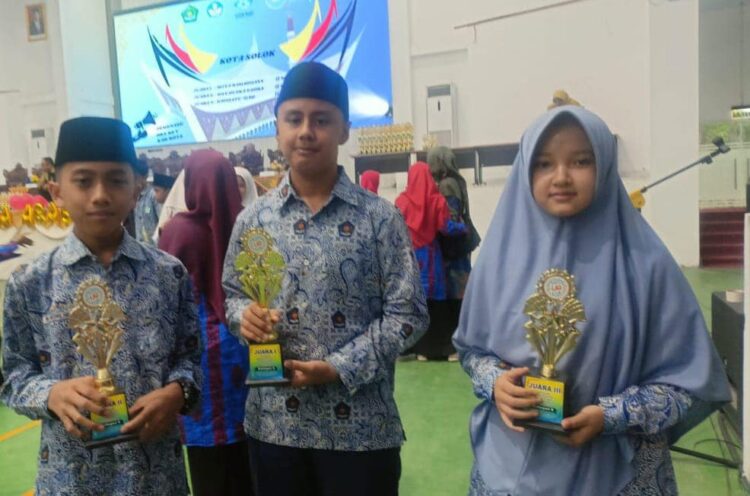 Juara 1 Tingkat Sumbar, Siswa MTsN Padang Panjang Menuju OBA Tingkat Nasional 1 MENUJU NASIONAL—Habib Adzanul Haqqi, siswa Kelas IX-A berhasil meraih juara 1 Olimpiade Bahasa Arab (OBA) 2024 Tingkat Provinsi Sumatra Barat bakal menuju tingkat nasional.