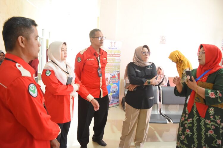 Sesuai Standar Kementerian Kesehatan RI, UPTD LABKESDA Lakukan Proses Akreditasi Ke Dua 1 TINJAU—Kepala Dinas Kesehatan Kota Solok meninjau UPTD Laboratorium Kesehatan Daerah Kota Solo