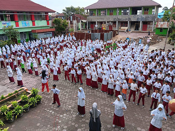 Melalui Ice Breaking, Bangun Suasana Belajar Menyenangkan di SD Teladan 1 Melalui Ice Breaking