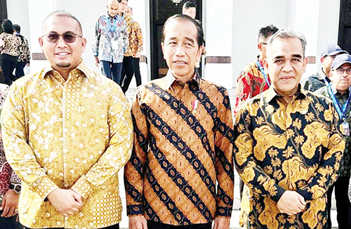 DAMPINGI— Sekretaris Fraksi Gerindra MPR RI, H Andre Rosiade mendampingi Presiden RI Joko Widodo dan Ketua MPR RI Ahmad Muzani meresmikan Istana Negara di IKN, Kalimantan Timur, Jumat (11/10).
