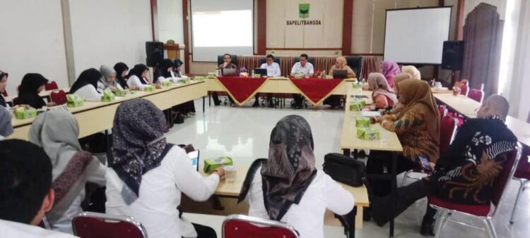 KAJI BANDING— Pemkab Agam mengadakan kegiatan kaji banding dalam bentuk sharing informasi 
ke Kabupaten Padang Pariaman, tepatnya ke Bapelitbangda, Rabu (2/10).