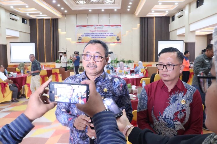 Pemko Terapkan Kebijakan Strategis Jaga Netralitas ASN 1 BERSAMA—Pj. Walikota Payakumbuh bersama ketua Bawaslu Kota Payakumbuh Aan Muharman kepada media terkait netralitas ASN.