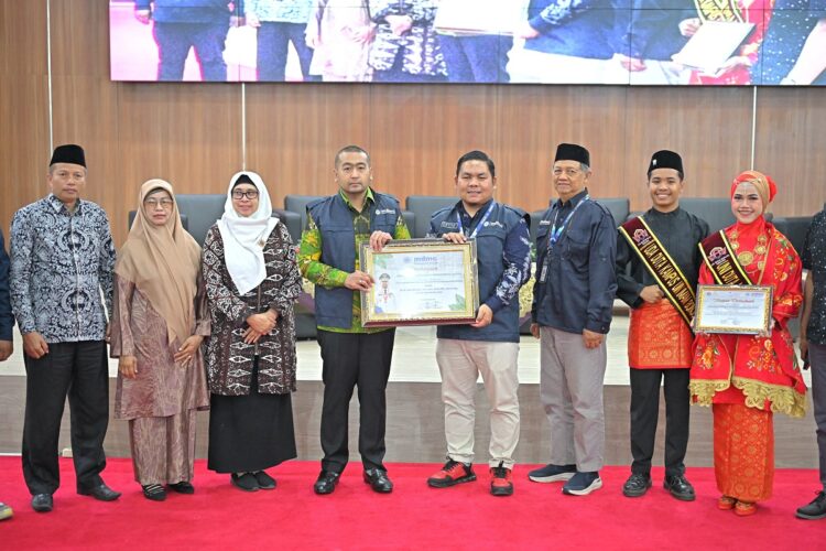 Guna Mitigasi Bencana di Sumbar, Pemprov Berencana Terapkan Teknologi EEWS 1 PEMBICARA— Plt Gubernur Sumbar Audy Joinaldy memaparkan sejumlah kebijakan Pemerintah Provinsi dalam penanggulangan bencana di Sumbar, saat menjadi salah satu pembicara dalam kegiatan kuliah umum tentang penanganan bencana serta kesiapan menghadapi potensi Megatrust di Kampus III UIN Imam Bonjol Padang, Minggu (6/10).