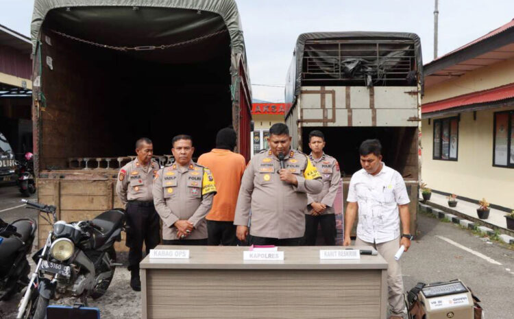 Komplotan Pencuri Rel Kereta Api Ditangkap, 6 Orang jadi DPO 1 PENCURI REL— Kapolres Padangpanjang, AKBP Kartyana Widyarso Wardoyo Putro memaparkan pengungkapan kasus pencurian rel kereta api dengan dua tersangka dan enam lagi buron.