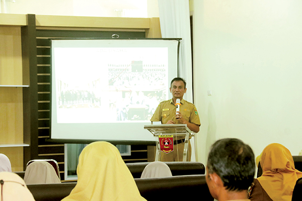 SAMPAIKAN DUKUNGAN— Pjs Bupati Agam, Endrizal, menyampaikan dukungannya terhadap upaya ketahanan pangan di Kabupaten Agam. Ia berharap program-program inovatif ini dapat terus dikembangkan dan memberikan manfaat yang lebih luas.