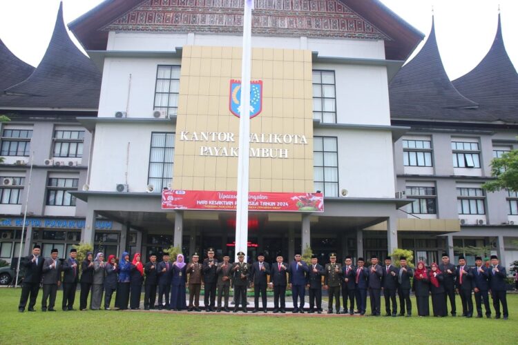 Peringatan Hari Kesaktian Pancasila, Nilai-nilai Pancasila Harus Terus Diamalkan 1 PERINGATI KESAKTIAN PANCASILA— Sejumlah ASN dan Forkopimda berfoto bersama usai mengikuti upacara peringatan Hari Kesaktian Pancasila, di halaman kantor Balai Kota Payakumbuh.