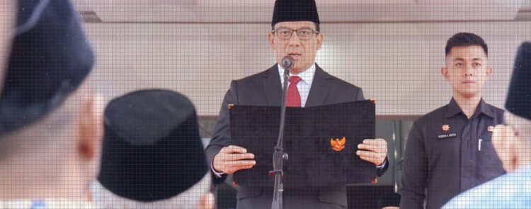 Berlangsung Khidmat, Pj Wako Sonny Pimpin Upacara Hari Kesaktian Pancasila 1 UPACARA HARI KESAKTIAN PANCASILA— Inspektur Upacara, Penjabat Wali Kota, Sonny Budaya Putra, membacakan amanat pada upacara peringatan Hari Kesaktian Pancasila yang digelar Pemko Padang Panjang, Selasa (1/10).