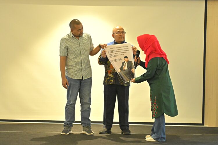 Plt. Gubernur Menilai Sosok Hansastri Layak untuk Diteladani