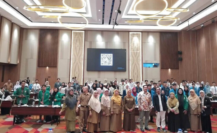 SEMINAR PERGERAKAN MASYARAKAT— Dinas Kesehatan Kota Padang menggelar Seminar Pergerakan Masyarakat dengan tema ‘Pergerakan Masyarakat Dalam Upaya Promosi Kesehatan Jiwa dan Napza Bagi Remaja’, di The ZHM Premiere, Kota Padang, Selasa (15/10).