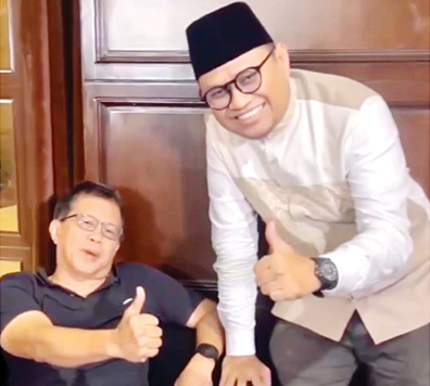 Rocky Gerung: M Iqbal jadi Leader Kota Padang, bukan Dealer 1 BERSAMA ROCKY GERUNG— Calon Wali Kota Padang Muhammad Iqbal bersama dengan Pengamat politik nasional Rocky Gerung, beberapa waktu lalu.