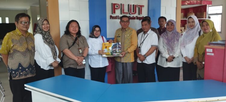 Sekretariat Wakil Presiden Kementerian Sekretariat Negara RI Bidang Pemberdayaan SDM dan UMKM kunjungi PLUT Lima Puluh Kota