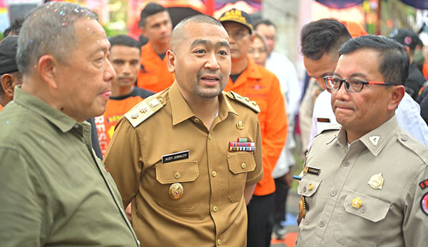 Sestama BNPB Dukung S1 Kebencanaan dan Mulok Kebencanaan di Sekolah 1 PUSAT PENDIDIKAN KEBENCANAAN— Sestama BNPB, Rustian bersama Plt Gubernur Sumbar, Audy Joinaldy, siap mendukung kurikulum kebencanaan segera masuk menjadi muatan lokal di bangku sekolah, serta keberadaan Fakultas Kebencanaan di Unand.