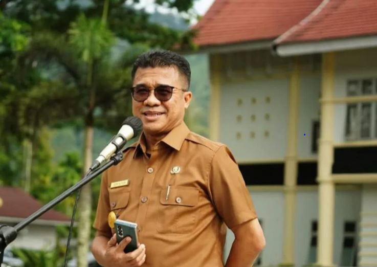SAMBUTAN—Penjabat sementara Bupati Solok Selatan Adib Alfikri beri sambutan saat apel pagi baru baru ini.
