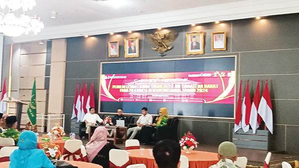 Diskusi Publik Pilkada 2024, Syarikat Islam Ajak Masyarakat Cerdas Memilih Pemimpin 1 DISKUSI PUBLIK— Peringatan HUT ke-119 SI, DPW SI Sumbar menggelar diskusi publik tentang pemilih cerdas untuk menghasilkan pemimpin terbaik pada Pilkada tahun 2024, Rabu (16/10) di Auditorium Gubernuran.