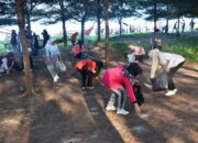 Ribuan Tenaga Honor Sisir Pantai Selama Tiga Hari