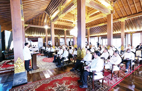 Asta Cita Prabowo-GibranDiharapkan Mampu Hadirkan Kebijakan yang Berpihak ke Rakyat 1 PEMBEKALAN— Para tokoh terlihat mengikuti pembekalan calon menteri di kediaman Presiden RI terpilih Prabowo Subianto di Hambalang.