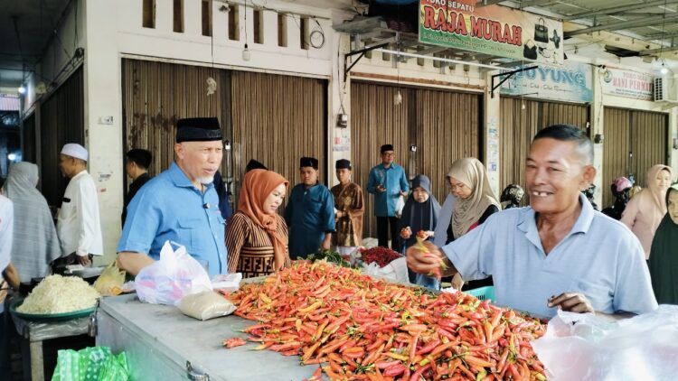 Pedagang Pasar Pariaman Kompak Dukung Mahyeldi-Vasko, Harap ‘Labiah Rancak’ 1 b7ad509e e69c 4bec 886c 9ec654ba2e6b
