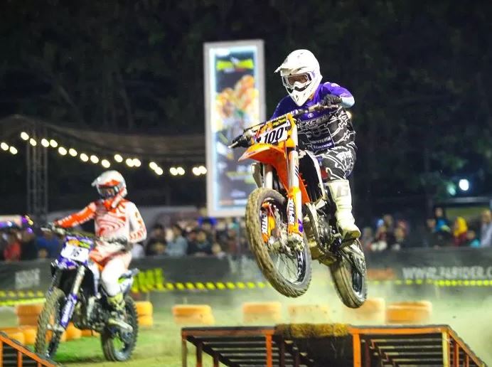 Putaran Final Kejuaraan Motocross di Malang, Perebutan Gelar Juara Umum Memanas! 1 MOTOCROSS— Putaran final Kejuaraan motocross bergengsi Trial Game Dirt 2024 bakal digelar di Sirkuit Lapangan Rampal, Kota Malang, Jumat hingga Sabtu, 11-12 Oktober.