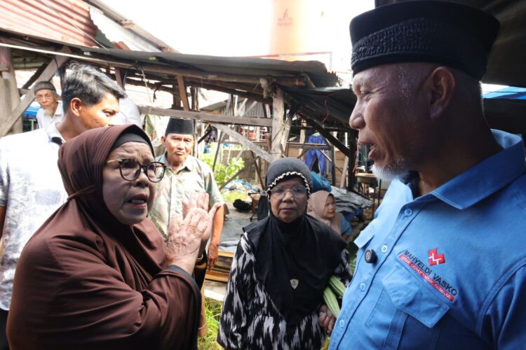 Mahyeldi Kunjungi Pasar Batang Kapas, Dengarkan Keluhan Pedagang 1 df39be8f 0a73 4236 a976 88c0c6df63d7