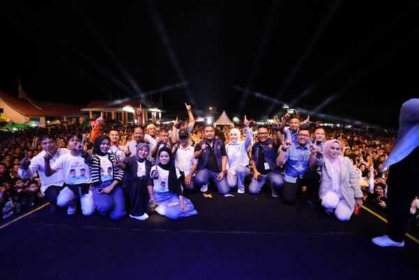 Pecah! Ribuan Massa Hadiri Konser Sumbar Gercep Mahyeldi-Vasko di Panti Pasaman 1 download 11