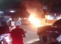 Sedan Terbakar di Depan Kantor Camat, Diduga Gegara Korsleting, Sopir dan Penumpang Selamat 10 Sedan Terbakar di Depan Kantor Camat, Diduga Gegara Korsleting, Sopir dan Penumpang Selamat