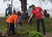 Gerakan 1491 Tenaga Honor Sukses Bersihkan Sampah di Pantai Kata
