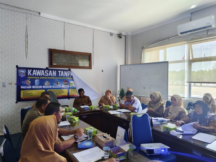 RAPAT—Terlihat suasana rapat yang digelar pada Senin (14/10) di Ruang Rapat Sekretaris Daerah Pasaman Barat .