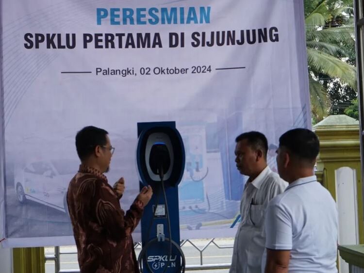 Lima Tahun Kepemimpinan Erick Thohir, SPKLU Hadir di Sijunjung 1 spklu hadir di sijunjung