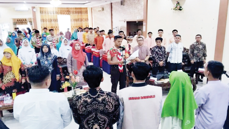 Sukseskan Pilkada Serentak 2024, Pelajar di Kota Pariaman Deklarasikan Diri Anti Politik Uang 1 DEKLARASI— Puluhan pelajar di Kota Pariaman, mendeklarasikan diri anti politik uang guna menyukseskan Pilkada Serentak 2024 yang bebas dari praktik yang merusak demokrasi.