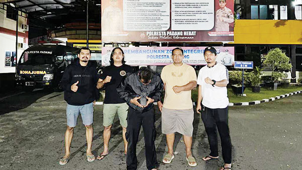 Jadi Agen Togel, Sekuriti Kampus Diciduk Tim Klewang 1 TOGEL ONLINE— Pelaku RS (38) ditangkap
Tim Klewang Poloresta Padang gegara kedapatan menjadi agen togel online.