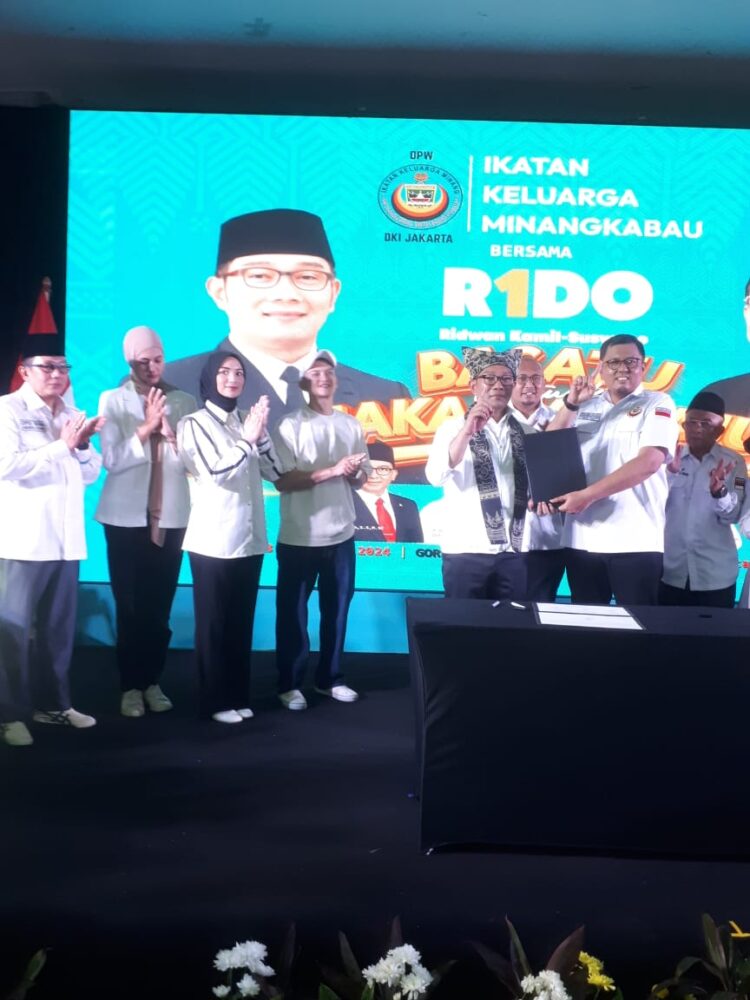 Deklarasi dukungan IKM kepada Paslon Gubernur dan Wakil Gubernur Jakarta Nomor Urut 1,  Ridwan Kamil-Suswono (R1DO), Senin, (18/11) di GOR Pulo Gadung, Jakarta Timur.