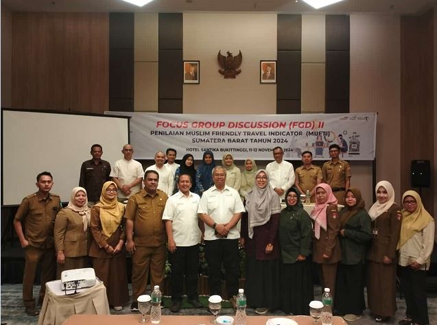 FGD—  Dalam mengukur kesiapan pelaksanaan Pariwisata Halal di Sumbar, Dispar Sumbar bekerjasama dengan Tim Enhaii Halal Tourism Center Politeknik NHI Bandung menggelar rangkaian FGD Penilaian MuFTI Sumbart ahun 2024.
