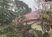 Hujan Disertai Angin Kencang Landa Ibukota Solsel, 16 Unit Rumah Terdampak di Beberapa Jorong