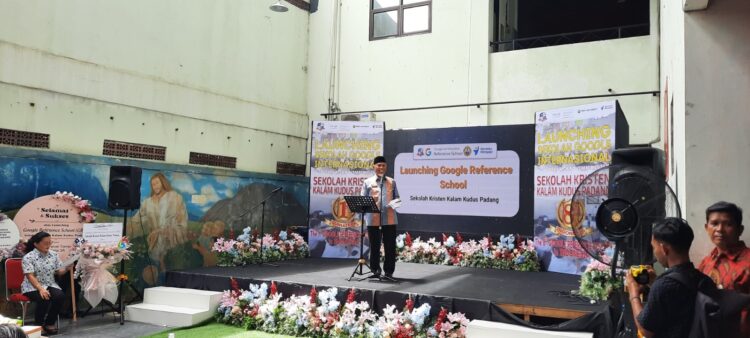 Pertama di Sumatera, Google Reference School Hadir di Sekolah Kristen Kalam Kudus Padang 1 diresmikan— Sekolah Kristen Kalam Kudus, sekolah Google Reference School pertama di Sumatera diresmikan oleh Gubernur Sumbar, Mahyeldi Ansharullah.