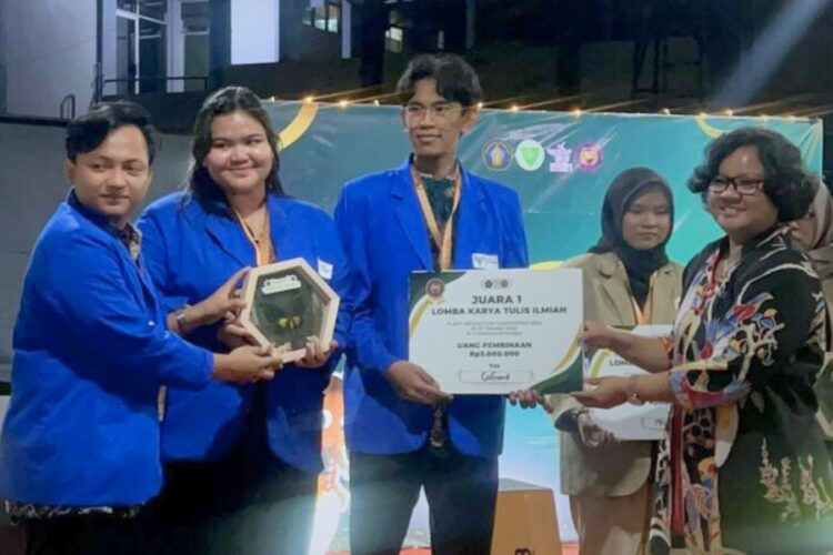 juara 1 -- Mahasiswa Institut Teknologi PLN (ITPLN) berhasil menyabet juara 1 pada kompetisi karya tulis ilmiah Plant Protection Competition 2024.