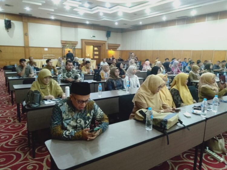 Tingkatkan Kompetensi Berbasis Digital, Aparatur Desa Ikuti ToT PKAD LMS Pamong Desa 1 ToT PKAD LMS Pamong Desa Provinsi Sumbar digelar Senin hingga Kamis (11-14/11) di Hotel Rocky Plaza Padang. Foto: Yendri Sakay