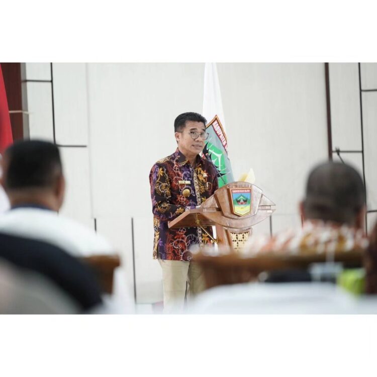 SAMBUTAN—Pjs Bupati Solok Selatan, Adib Alfikiri  berikan sambutan pada  pembukaan kegiatan di Aula Sarantau 
Sasurambi Kantor Bupati Solsel