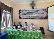 Tim Pengabdian Masyarakat UNP, Bagikan Buku Saku Perlindungan Perempuan