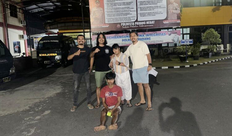 Nginap di Rumah Teman, Aidil Pemuda Nekat Curi Hp, Digadaikan ke Penjual Bakso 1 CURI HP— Pelaku Aidil Adha (20) ditangkap Tim Klewang Polresta Padang atas kasus pencurian Hp.