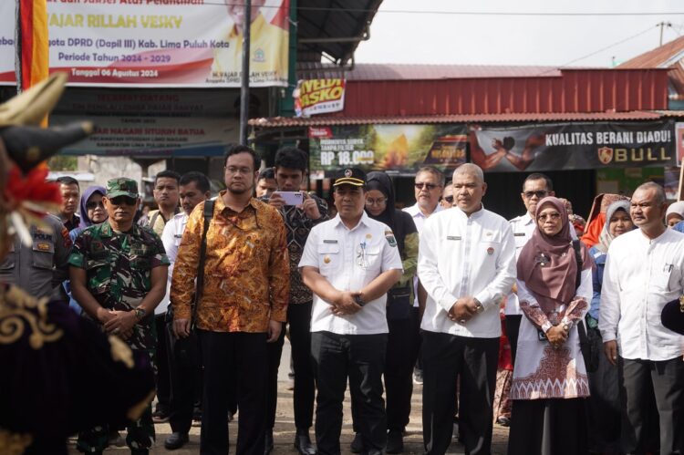 Dikunjungi Tim KPK, Situjuah Batua Dinobatkan Desa Percontohan Anti Korupsi Indonesia 1 NAGARI PERCONTOHAN—Tim KPK RI saat mengunjungi Nagari Situjuah Batua, Kabupaten Limapuluh Kota saat dinobatkan sebagai Nagari Percontohan Anti Korupsi