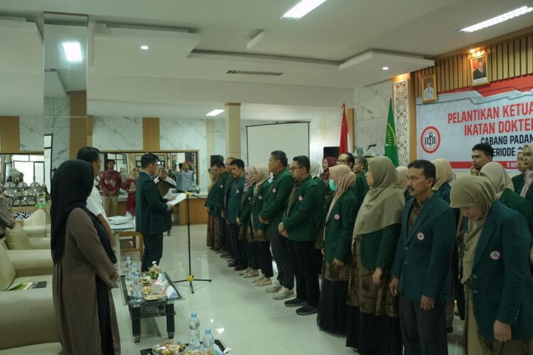 Dokter Yugo Pimpin IDI Padang Panjang 2024-2027 1 Dokter Yugo Dilantik Pengurus Provinsi