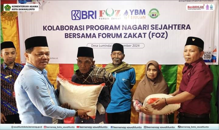 SALURKAN—Kementerian Agama Kota Sawahlunto menerima kunjungan Forum Zakat (FOZ) Sumatera Barat untuk  menyalurkan
 bantuan kepada masyarakat di Kampung Zakat Lumindai.