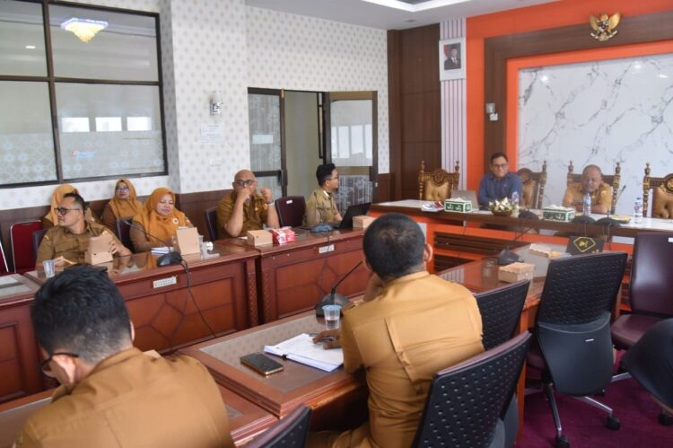 BIMBINGAN TEKNIK—Kepala Dinas Kominfo Kota Pariaman, Noviardi saat membuka bimbingan teknis (bimtek) pengumpulan data arsitekur dan peta rancangan Sistem Pemerintahan Berbasis Elektronik (SPBE) tahun 2024.